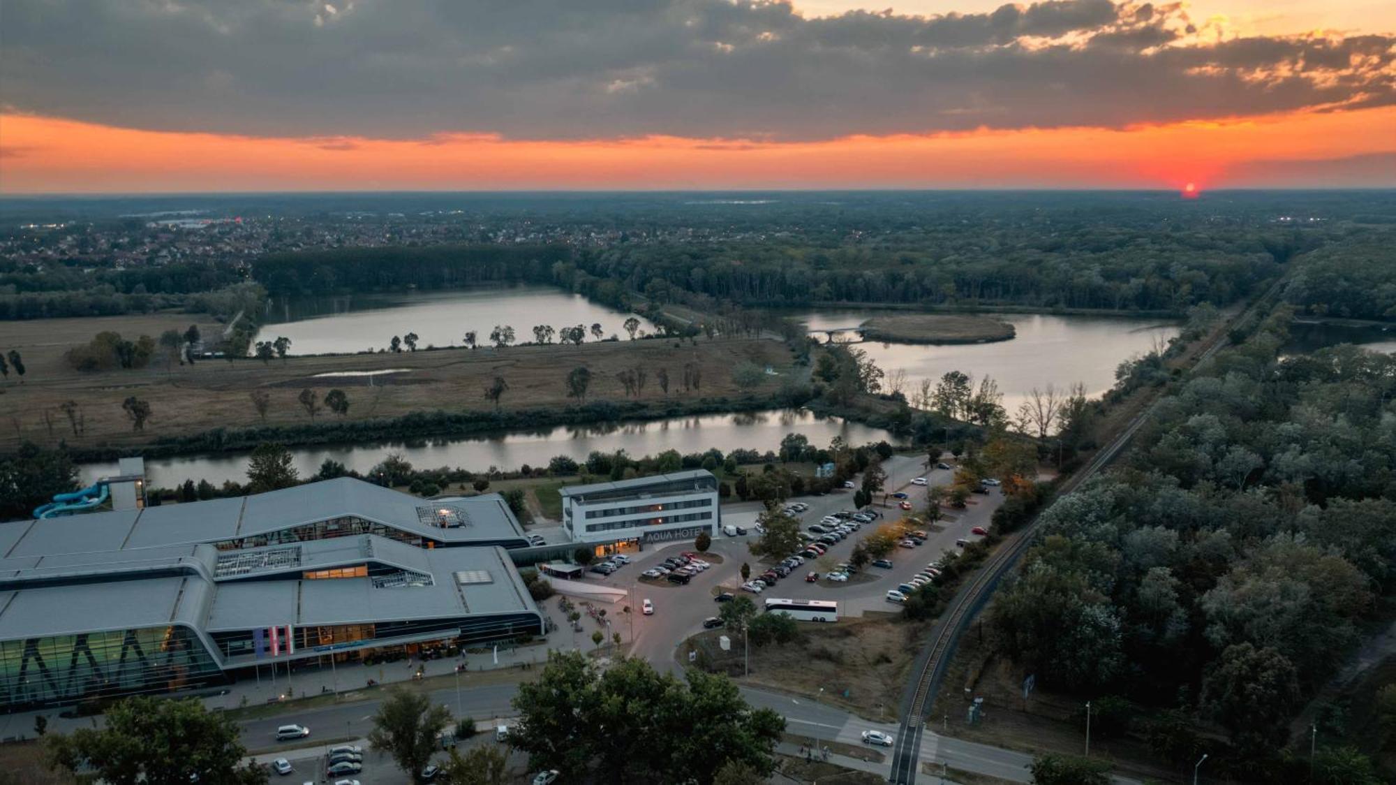 Aqua Hotel Kecskemét Zewnętrze zdjęcie